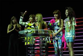 วง 2NE1 ชนะรางวัล Best New Artist Video จากงาน MTV Video Music Awards Japan!