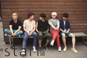 สมาชิกวง Super Junior ถ่ายภาพในนิตยสาร @star 1!