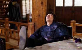 อีมินโฮ (Lee Min Ho) เหน็ดเหนื่อยจากการถ่ายทำ Faith จนผล็อยหลับ?
