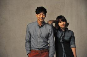 กงยู (Gong Yoo) และอีมินจอง (Lee Min Jung) ถ่ายภาพสำหรับเครื่องแต่งกายแบรนด์ Mind Bridge