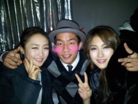 ซางชู (Sang Chu) ถ่ายภาพกับคยูริ (Gyuri) และ Nicole