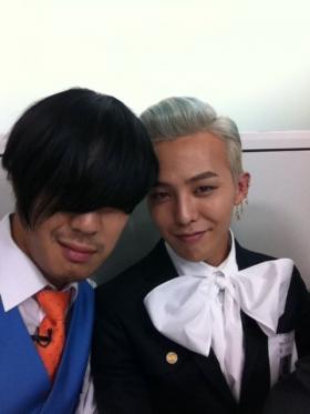 ฮาฮ่า (Haha) ทักทายแฟนๆ ด้วยภาพถ่ายกับ G-Dragon 