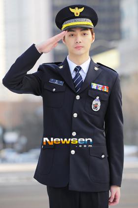 คิมจุน (Kim Joon) ทักทายแฟนๆ จากกองทัพ