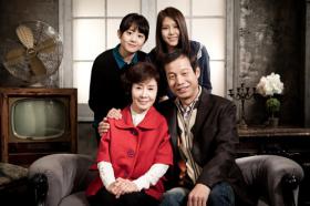 ละครเรื่อง Cheongdamdong Alice เผยภาพครอบครัวมูนกึนยอง (Moon Geun Young)
