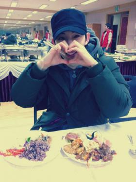 แฟนๆ โจควอน (Jo Kwon) เตรียมอาหารให้กับสมาชิกวง 2AM และทีมงาน