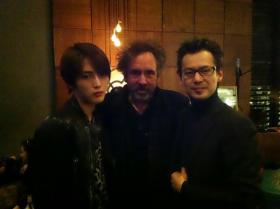 แจจุง (Jae Joong) ถ่ายภาพกับผู้กำกับ Tim Burton 
