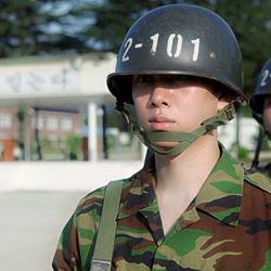 ทางการเผยภาพ &quot;คิมฮีชอล&quot; (Kim Hee Chul) ในชุดทหาร
