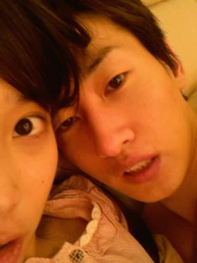 ภาพหลุด ไอยู (IU) นอนกับ อึนฮยอก (Eun Hyuk) - ซูเปอร์จูเนียร์ (Super Junior) ต้นสังกัดโต้บอกไปเยี่ยมตอนป่วยอยู่บนโซฟาเฉยๆ