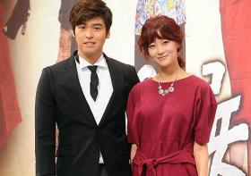 โอยอนซอ (Oh Yeon Seo) รักนอกจอกับ อีจางวู (Lee Jang Woo) คาดสะเทือนถึง อีจุน (Lee Joon) สามีหลอกๆ ใน We Got Married