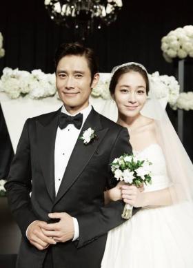 วิวาห์แห่งปี อีบยองฮุน (Lee Byung Hun) จูงมือ อีมินจอง (Lee Min Jung) เข้าพิธีแต่งงาน