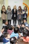 วง Wonder Girls อาสาช่วยสอนภาษาเกาหลีให้กับเด็กๆ 