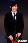 จองยองฮวา (Jung Yong Hwa) คว้ารางวัล Hallyu Star Award!