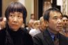 นักเขียนชื่อดัง "ฮารุกิ มุราคามิ" และ "โยโกะ" ภรรยาที่กรุงปราก 30 ต.ค. 2006/AFP