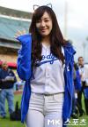 ทิฟฟานี (Tiffany) เยือนทีม Dodgers โชว์ฝีมือขว้างลูกเบสบอลเปิดเกม