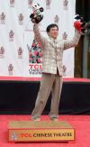 เฉินหลง (Jackie Chan) ประทับรอยเท้า, รอยมือ, รอยจมูก เทียบชั้นตำนานฮอลลีวูด