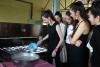 ผู้เข้าประกวด Miss Motor Show 2014 เก็บตัวทำกิจกรรม ท่องเที่ยวเขาวัง เรียนทำขนมหม้อแกง ของดีเมืองเพชรบุรี