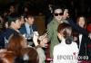 อีจองซุก (Lee Jong Suk) โดนด่าหนักปัดมือแฟนคลับด้าน อีมินโฮ (Lee Min Ho) โดนชมใส่ใจแฟนคลับดี