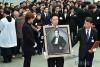 ไซ (Psy) ปล่อยโฮ ร่วมพิธีศพ ชินเฮชอล (Shin Hae Chul) ตำนานวงการเพลงเกาหลี